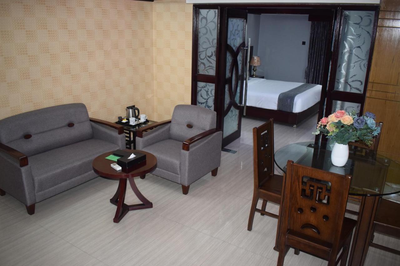 Momo Inn Bogra Exterior photo