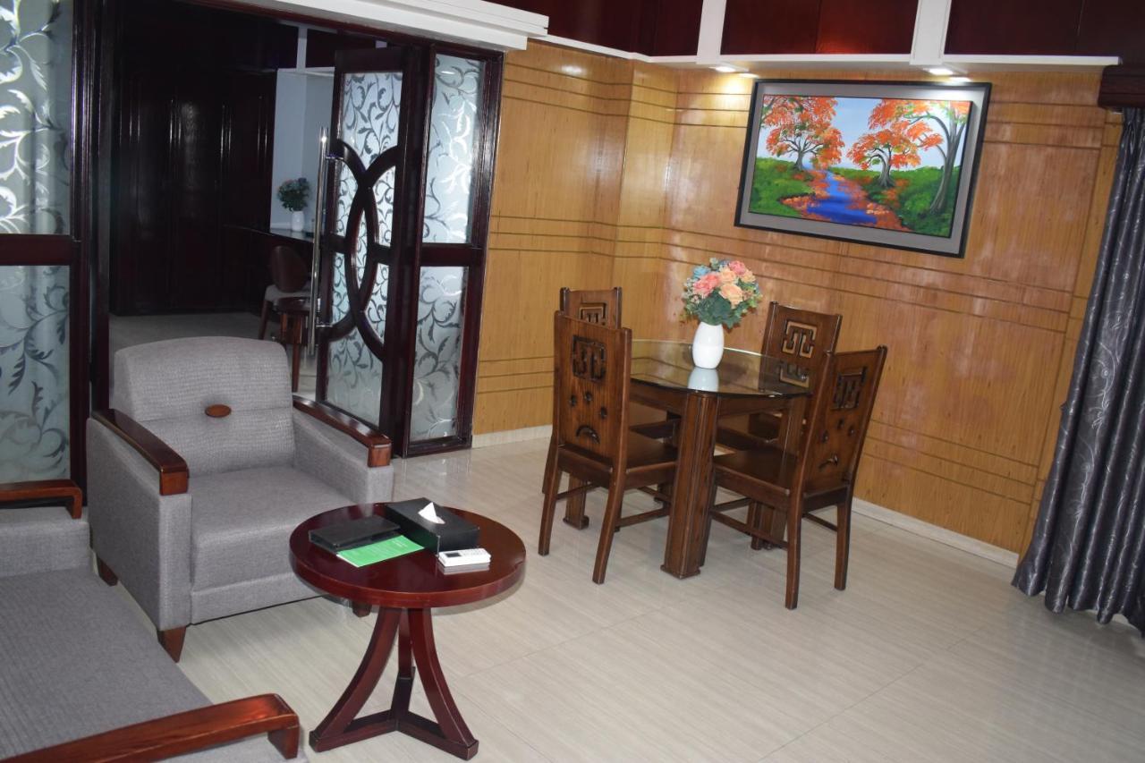 Momo Inn Bogra Exterior photo