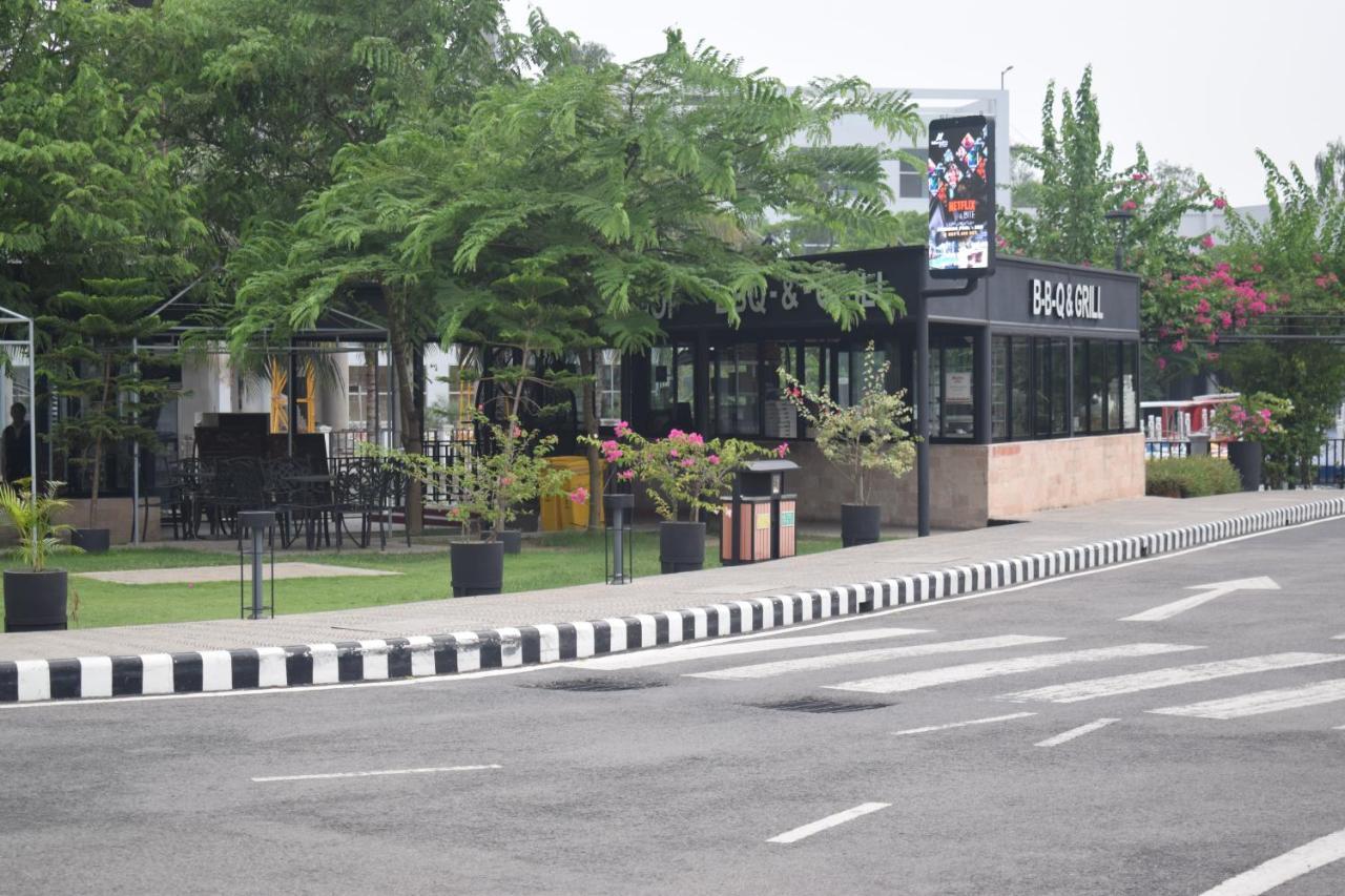 Momo Inn Bogra Exterior photo