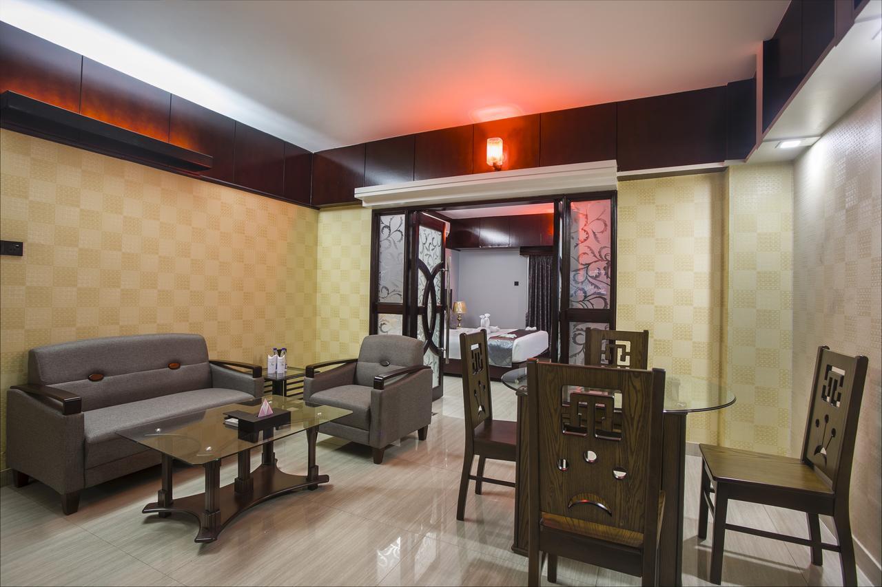 Momo Inn Bogra Exterior photo