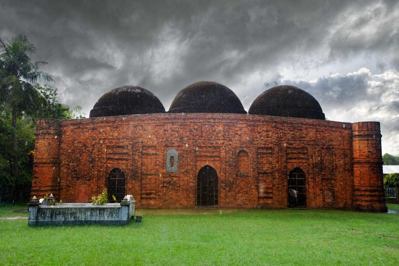 Momo Inn Bogra Exterior photo